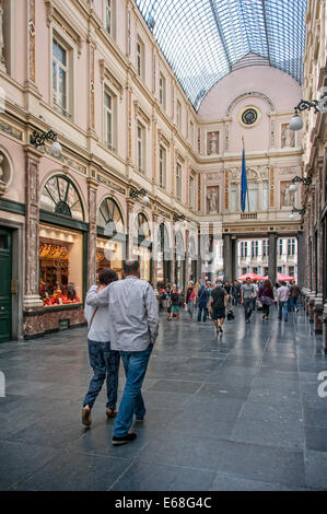 Centro commerciale Galeries Royales Saint-Hubert a Bruxelles, in Belgio. Foto Stock