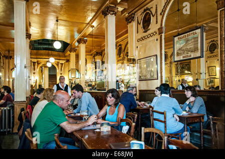 Belgio tradizionale birra pub 'a la morte subite', la morte improvvisa di Bruxelles in Belgio. Foto Stock