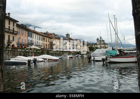 Porto di Cannobio sul Lago Maggiore Foto Stock