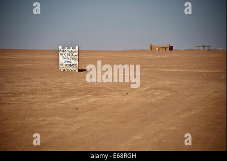"Auberge Iriki' su prosciugato Lago Iriki; Sahara; Sud del Marocco Foto Stock