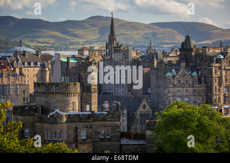 Old St Andrew's House e gli edifici di Edimburgo, Scozia Foto Stock