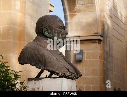 Busto di Sir Winston Churchill Spencer, Upper Barracca Gardens, Valletta, Malta. Foto Stock