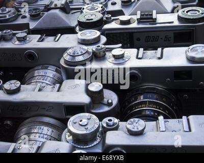 Agosto 18, 2014 - Vintage le fotocamere sovietiche alimentato marca in un mercato delle pulci, Andrew è discesa, Kiev, Ucraina © Igor Golovniov/ZUMA filo/Alamy Live News Foto Stock