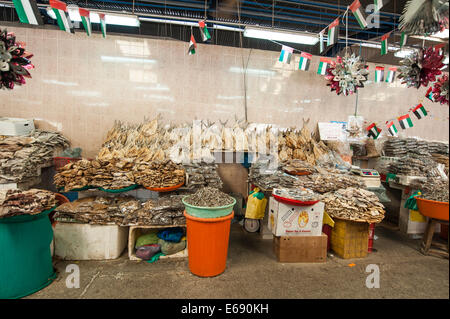 Pesci secchi in Deira mercato del pesce dal souk di Dubai, Emirati Arabi Uniti EMIRATI ARABI UNITI. Foto Stock