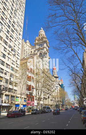 Può Avenue a Settembre 13, 2012 a Buenos Aires, Argentina. Strada collega la casa rosa con il Congresso,
