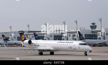 Lufthansa Regional jet Bombardier CRJ700 'Bad Belzig', l'aeroporto di Monaco, Monaco di Baviera, Baviera, Baviera, Germania Foto Stock