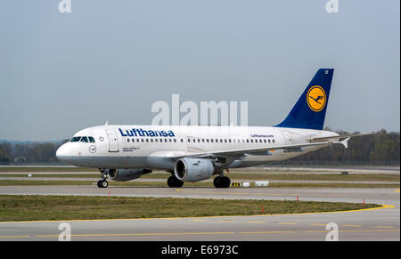 Airbus A319-100 'Schweinfurt' della Deutsche Lufthansa AG, Aeroporto di Monaco, Monaco di Baviera, Baviera, Baviera, Germania Foto Stock