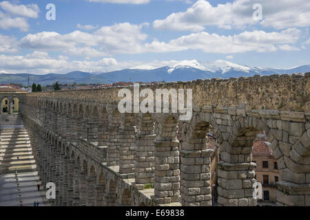 Vista dal Mirador del Postigo sull'Acquedotto Romano, 1- 2.Jh annuncio, Segovia Castiglia e León, Spagna Foto Stock