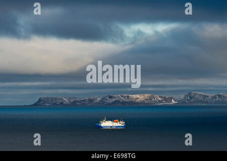 Luce drammatica, MS Quest, Expedition nave, Reliktbukta, Nordaustland, arcipelago delle Svalbard Isole Svalbard e Jan Mayen, Norvegia Foto Stock