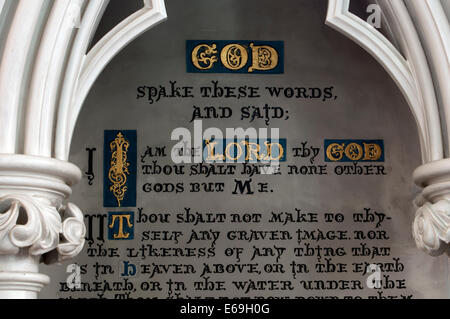 Dettaglio Reredos, San Filippo e la chiesa di San James, Whittington, Worcestershire, England, Regno Unito Foto Stock