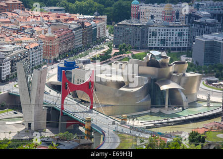 BILBAO, Spagna - 10 luglio 2014: il famoso museo Guggenheim nel centro di Bilbao, Paesi Baschi. Foto Stock
