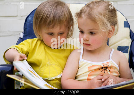 Libri per bambini, bambini prenota, kid,child Peppa Pig libri sul display  in un bookshop, London REGNO UNITO Foto stock - Alamy