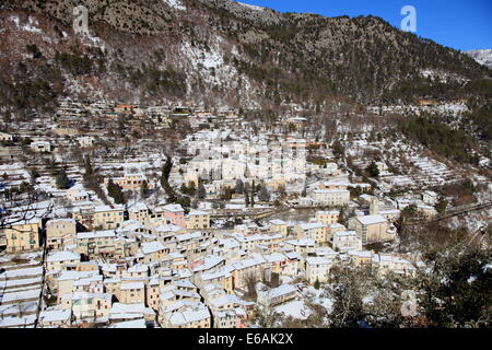 Il villaggio di Roquesteron nel Prealpes d'Azur parco regionale, Alpes-Maritimes, Francia Foto Stock