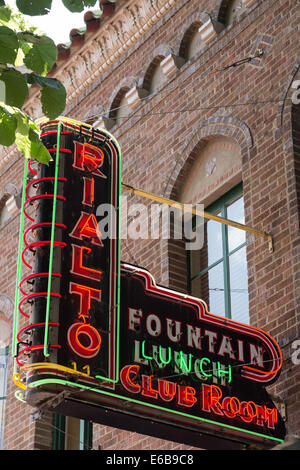 Rialto Camera Club, insegna al neon, Last Chance Gulch mall pedonale, Helena, Montana Foto Stock