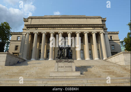 Bassa Memorial Library con l'Alma Mater di scultura, Columbia University Foto Stock