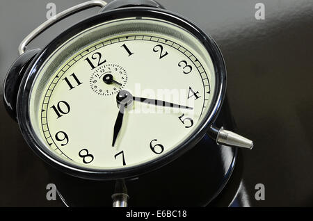 Classic orologio sveglia, vicino, frame completo Foto Stock
