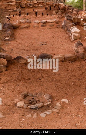 Stati Uniti d'America, Utah, Boulder, Anasazi stato Parco Museo, scavate del XII secolo Pueblo nel sito di Coombs rovine Foto Stock