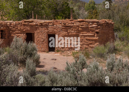 Stati Uniti d'America, Utah, Boulder, Anasazi stato Parco Museo, Sei-room replica del pueblo al XII secolo sito Coombs rovine. Foto Stock