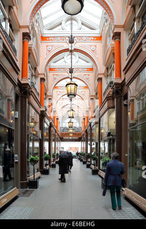 Großbritannien Gran Bretagna Londra Old Bond Street Royal Arcade Foto Stock