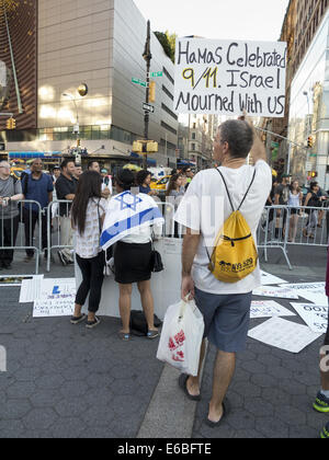 Rally a sostegno di Israele e la persecuzione delle minoranze religiose sotto l'Islam di Union Square a New York City, Agosto 17, 2014. Foto Stock