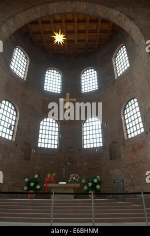 Interno della Basilica di Costantino (Aula Palatina) a Trier, Germania Foto Stock
