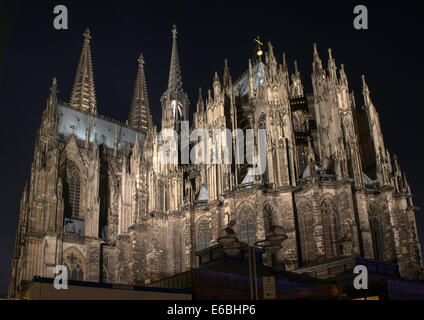 La cattedrale di Colonia di notte, Germania Foto Stock