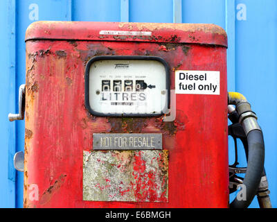 Non utilizzate il carburante diesel pompa, Magnus Street, Newark on Trent, Nottinghamshire, 30Luglio 2014. Foto Stock