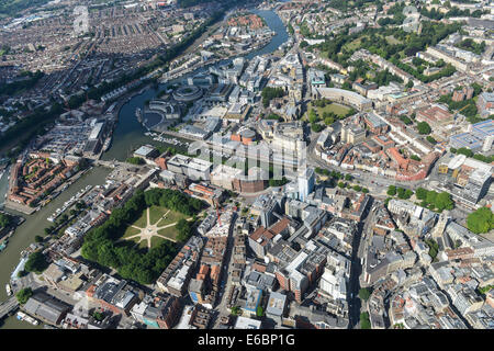 Una veduta aerea del centro città di Bristol, principalmente la zona intorno a Queen Square e il lungomare Foto Stock