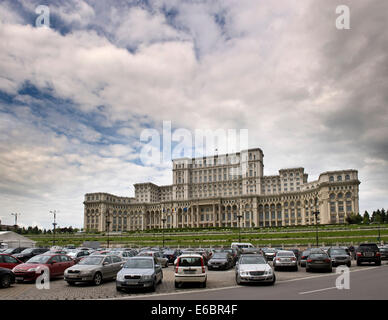 Palazzo del Parlamento, Palatul Parlamentului, anche persone di casa, la Casa Poporului, Bucarest, Romania Foto Stock