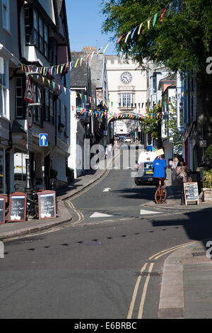 Porta Est Tudor arco nella High Street di Totnes, Devon, Inghilterra Foto Stock