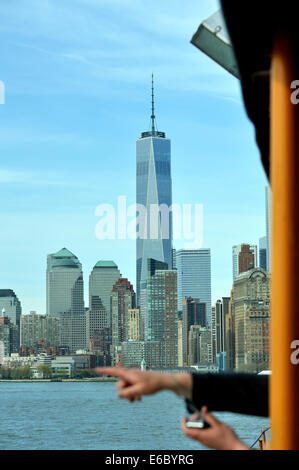 World Trade Center, precedentemente noto come il Freedom Tower, visto dall'East River. New York Foto Stock