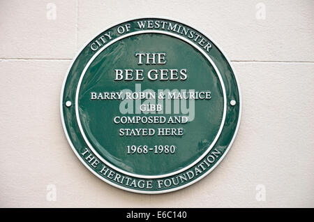 Londra, Inghilterra, Regno Unito. Una lapide commemorativa per i Bee Gees (Barry, Robin e Maurice Gibb) alloggiato e ha scritto i brani qui Foto Stock