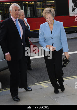 Il Oldie of the Year Awards - Gli arrivi con: John Major,Norma grandi dove: Londra, Regno Unito quando: 04 Feb 2014 Foto Stock