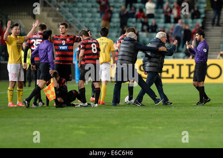 Sydney, Australia. 20 agosto 2014. AFC Champions League quarti di finale della gamba 1a. Western Sydney Wanderers rispetto a Guangzhou Evergrande. Evergrande allenatore Marcello Lippi corre sul passo a seguito di un invio di off.Il Wanderers ha vinto 1-0. Credito: Azione Sport Plus/Alamy Live News Foto Stock