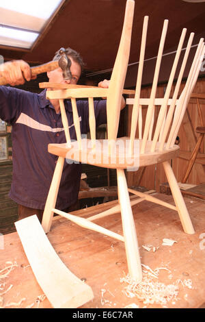 David Saltmarsh chi fa Windsor sedie a fattoria Firepenny Wootton Fitzpaine Dorset. Foto Stock