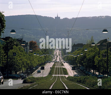 Bergpark Wilhelmshoehe, UNESCO Weltkulturerbe, Kulturdenkmal, Blick entlang der Wilhelmshoeher Allee zum Bergpark mit Oktogon, Pyramide und Herkules S Foto Stock