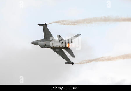 Dutch Air Force F-16AM Fighting Falcon visualizzazione presso il Royal International Air Tattoo Foto Stock