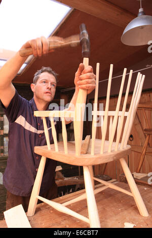 David Saltmarsh chi fa Windsor sedie a fattoria Firepenny Wootton Fitzpaine Dorset. Foto Stock