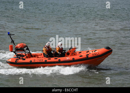 Salvataggio RNLI speedboat sull esercizio Foto Stock