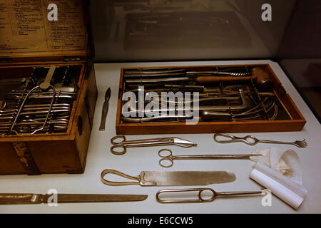 Set di strumenti chirurgici per la chirurgia cerebrale nel Dr Guislain museo sulla storia della psichiatria, Gand, Belgio Foto Stock