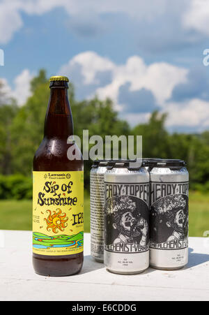 VERMONT, USA - Lawson il Sip di sole e inebrianti Topper, birre artigianali realizzati nel Vermont. Foto Stock