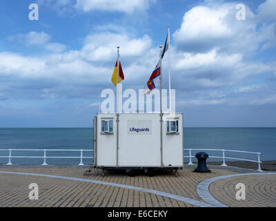 Rifugio bagnino sul lungomare di Aberystwyth Galles UK Foto Stock