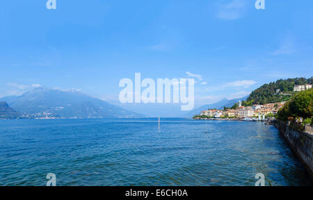 Il lungolago di Bellagio, Lago di Como, Lombardia, Italia Foto Stock