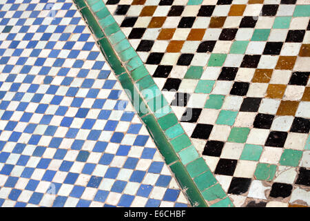 Marrakech marocco piastrelle decorative decorazione presso le Tombe Saadiane Foto Stock