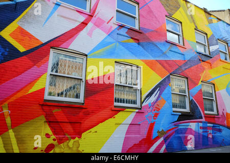 Coloratissimo graffito in Shoreditch, Londra, UK (solo uso editoriale) Foto Stock