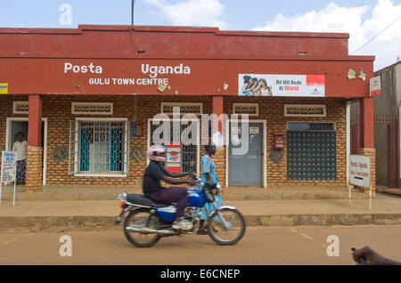 Telefono cellulare pubblicità in tutta la zona di Gulu nel nord Uganda. Uso del telefono cellulare è in aumento con pubblicità ovunque. Foto Stock