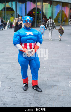 Captain America foglietto a tema distributore nel cuore di Leicester Square, Regno Unito Foto Stock