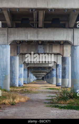 Miglioramento sismico di ponte supporti di rampa in una zona sismica, Vancouver, Canada Foto Stock