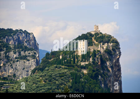 Castello e la città di Arco Lago di Garda Lago di Garda, Trentino, Italia, Europa Foto Stock