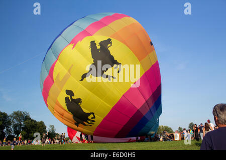 METAMORA, Michigan - 24 agosto 2013: i palloni ad aria calda lanciare all annuale Paese Metamora giorni e aria calda Balloon Festival. Foto Stock